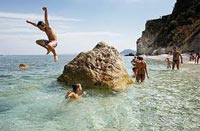 Dòng chảy xa bờ - kẻ giết người nguy hiểm khi tắm biển