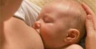 Một số điều cần biết khi nuôi con bằng sữa mẹ: