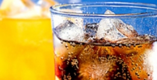 Uống nước đóng chai dễ bị sâu răng 