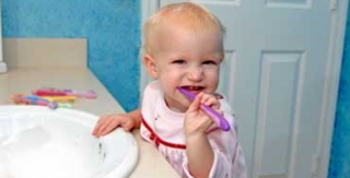 Muốn răng tốt, phải chăm sóc từ khi mọc răng