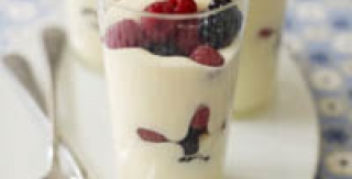 Nên súc miệng kỹ sau khi ăn sữa chua