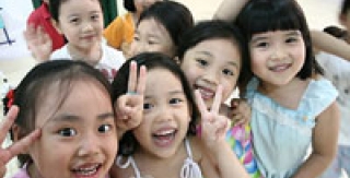 Chăm sóc răng miệng cho trẻ trong ngày Tết 