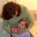Giúp trẻ "khoái" đánh răng